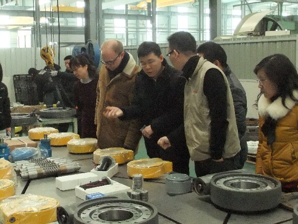 阿聯(lián)酋外商參觀世必愛軸承生產(chǎn)并進行業(yè)務(wù)洽談